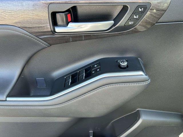 2023 Toyota Highlander - $42,924