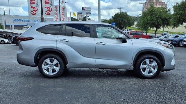 2025 Toyota Highlander LE