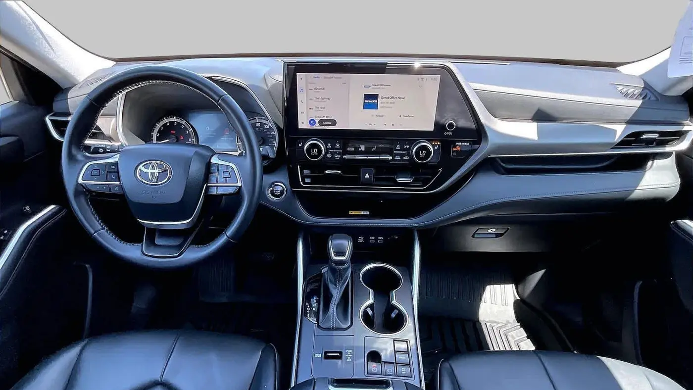 2023 Toyota Highlander LE