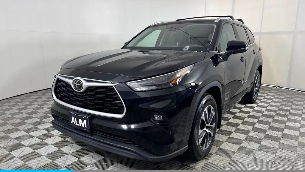 Preowned 2023 Toyota Highlander XLE for Sale