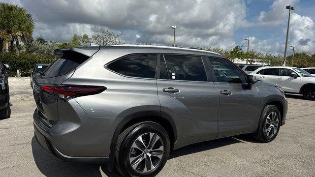2025 Toyota Highlander LE