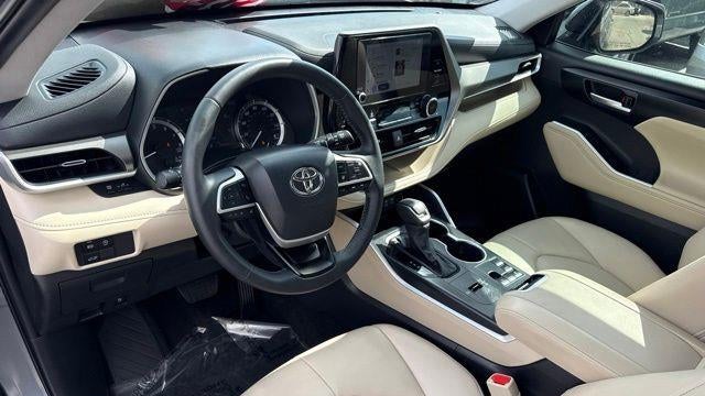2025 Toyota Highlander LE