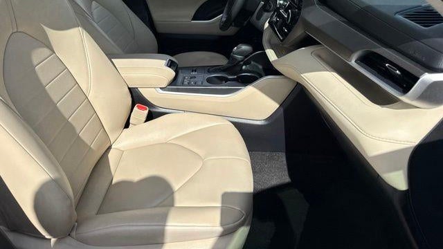 2025 Toyota Highlander LE
