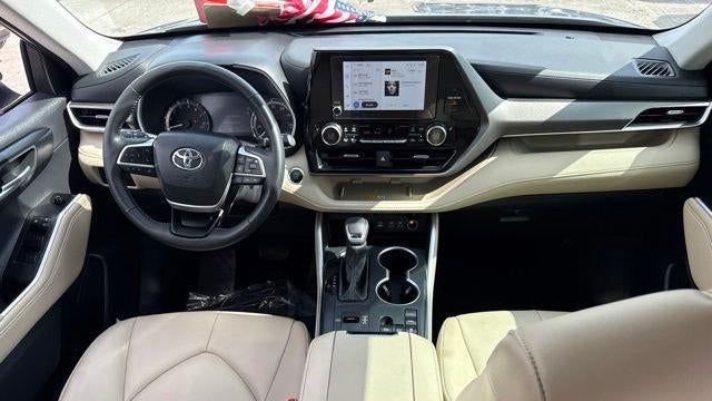 2025 Toyota Highlander LE