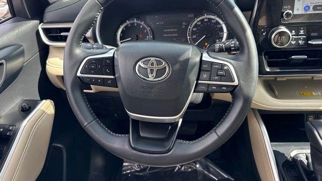 2025 Toyota Highlander LE
