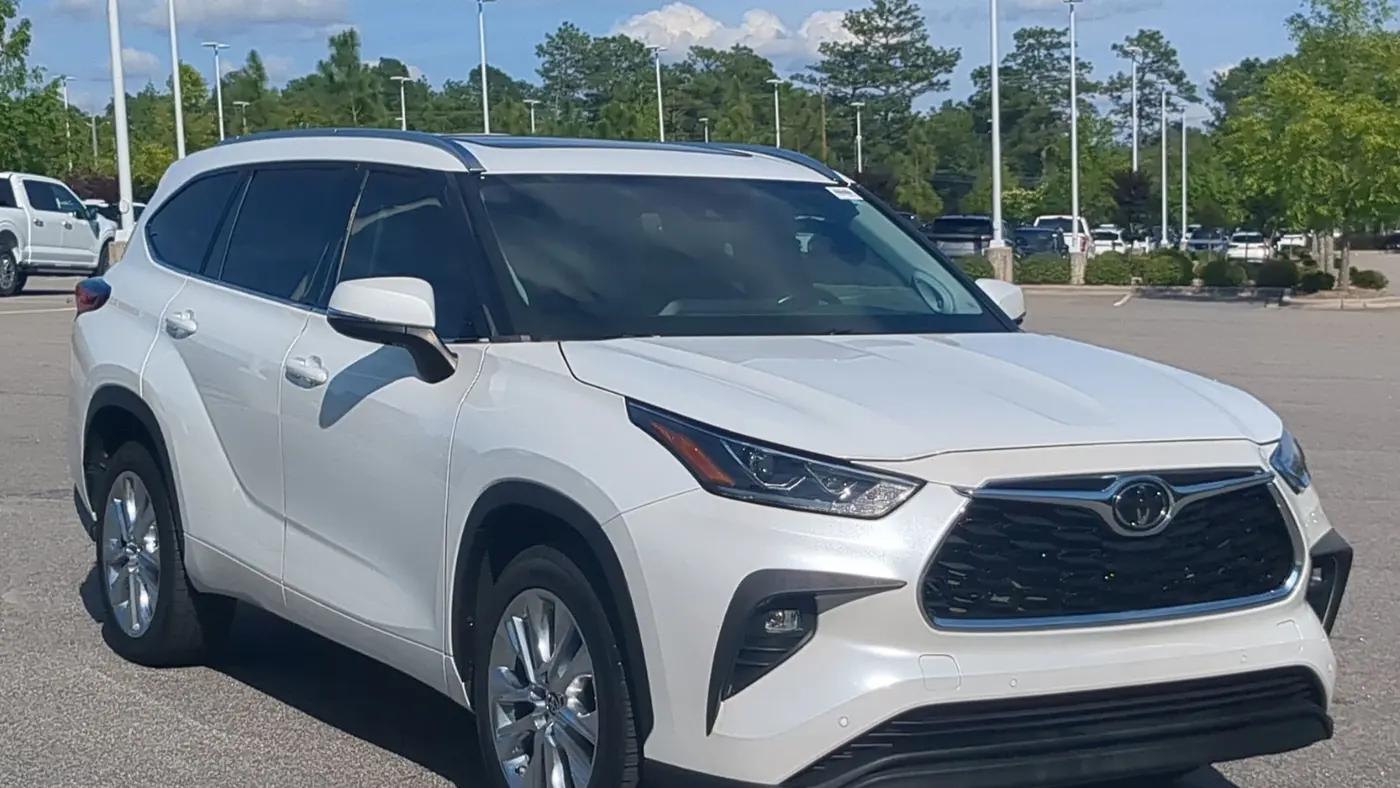 2023 Toyota Highlander LE