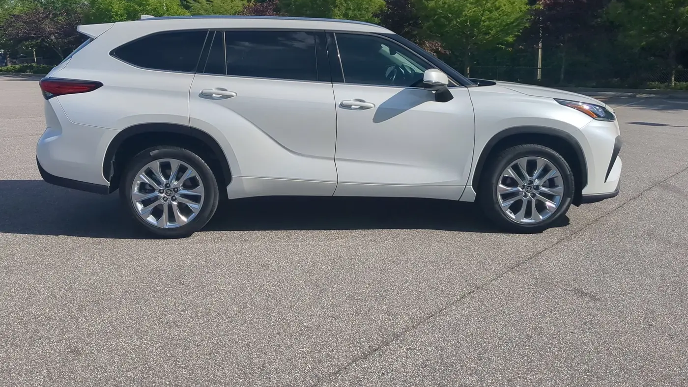 2023 Toyota Highlander LE