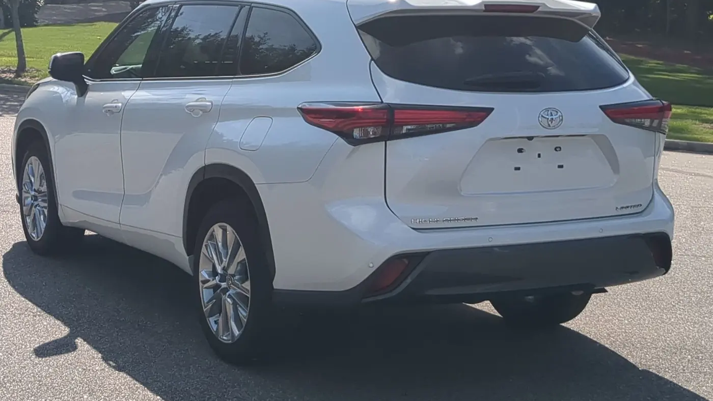 2023 Toyota Highlander LE