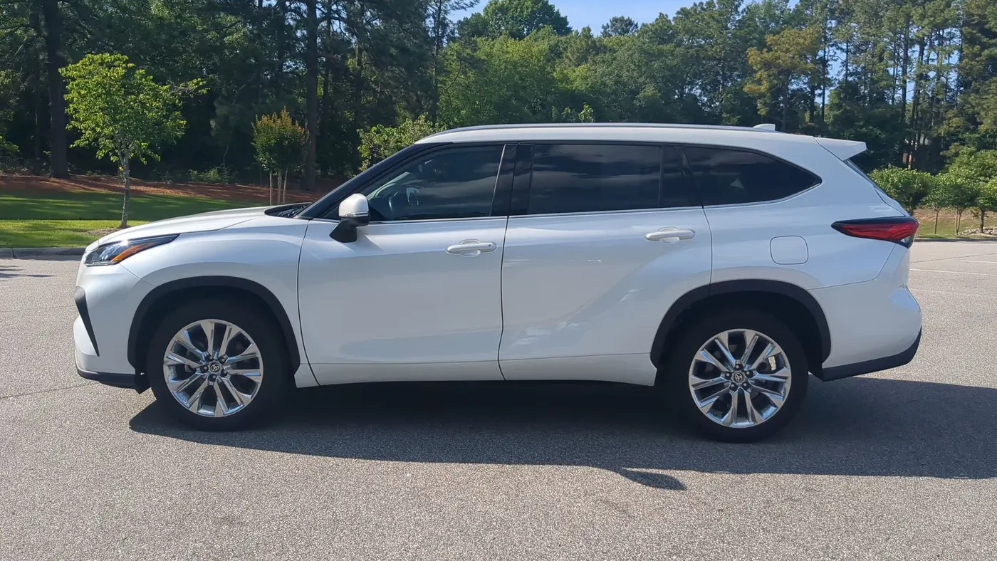 2023 Toyota Highlander LE
