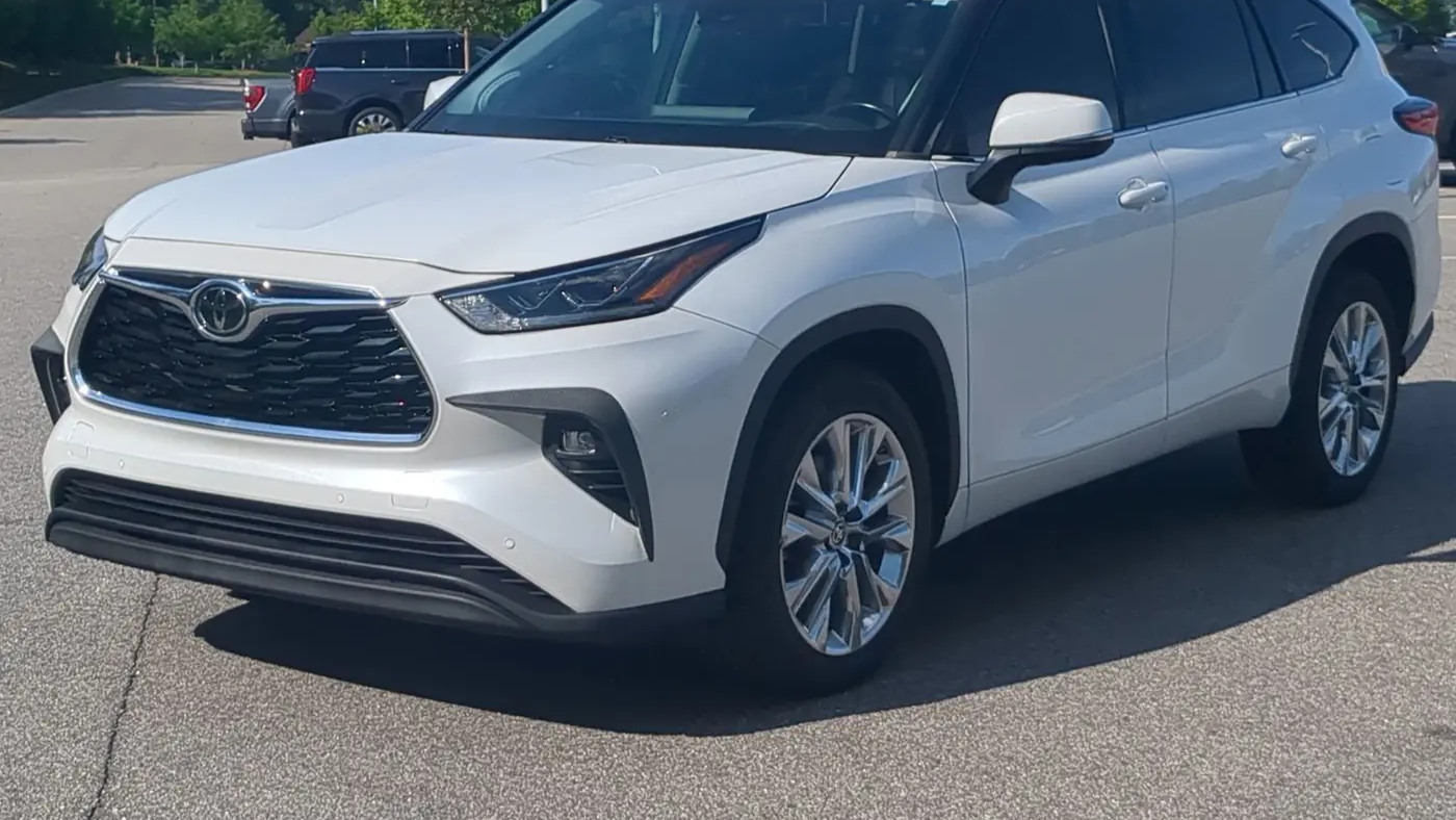 2023 Toyota Highlander LE
