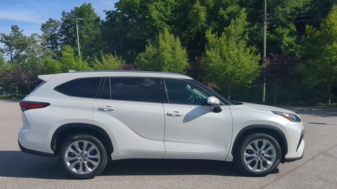 2023 Toyota Highlander LE