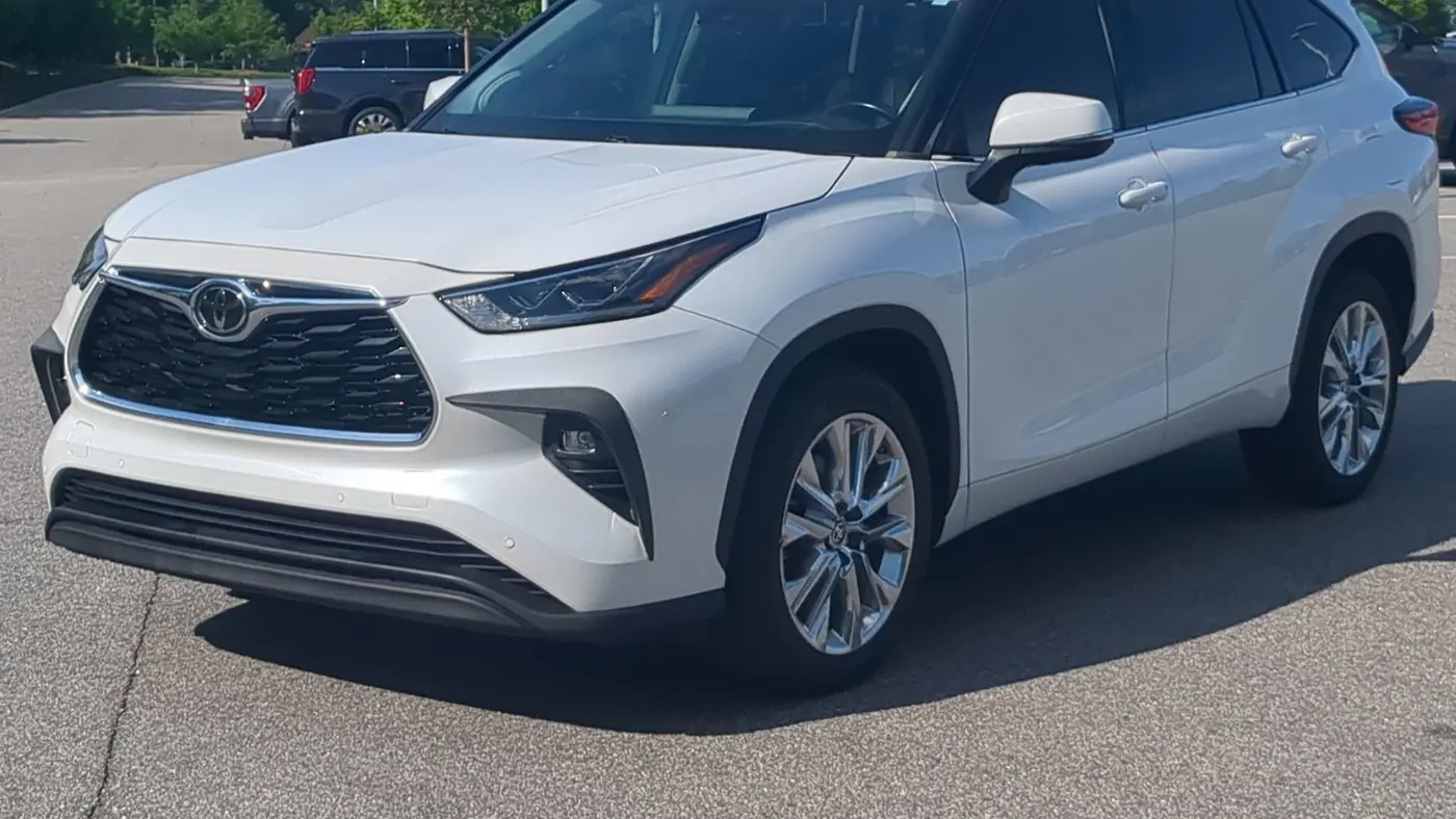 2023 Toyota Highlander LE