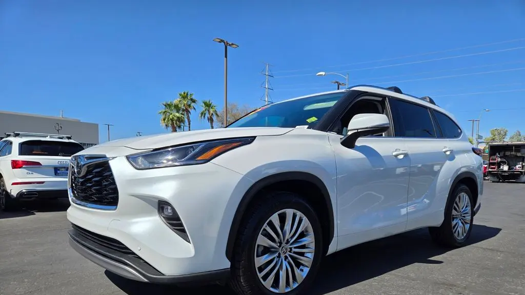 2024 Toyota Highlander Platinum