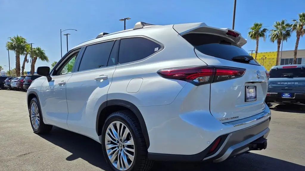 2024 Toyota Highlander Platinum