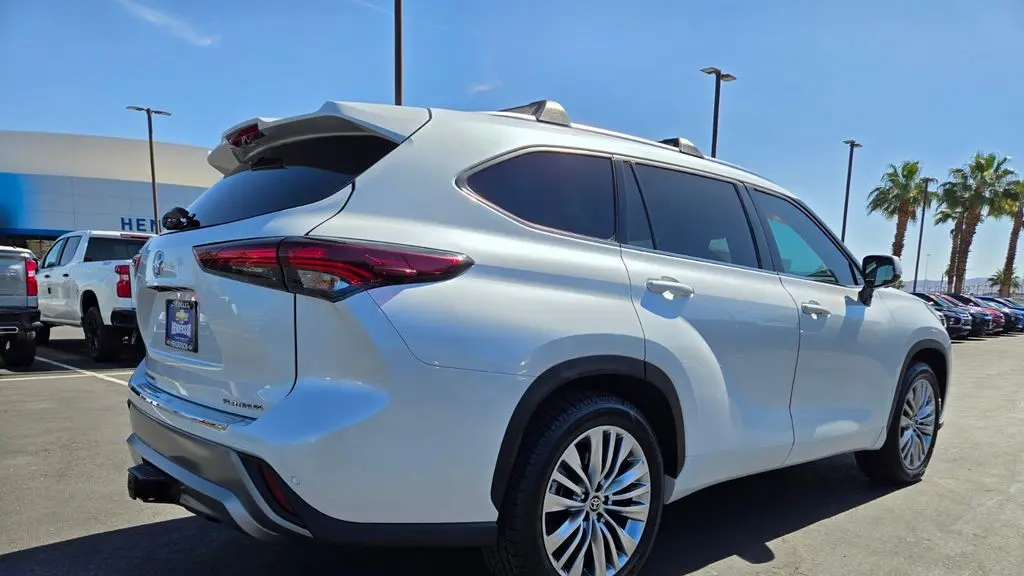2024 Toyota Highlander Platinum
