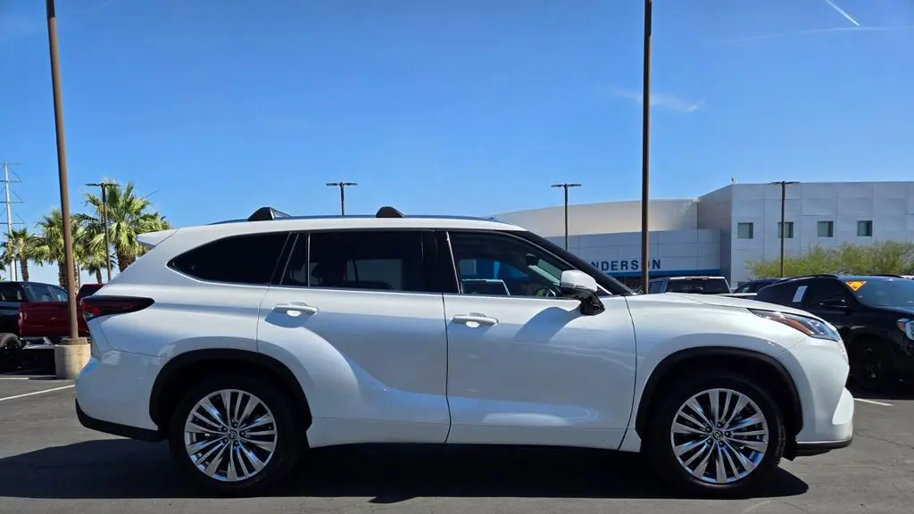 2024 Toyota Highlander Platinum