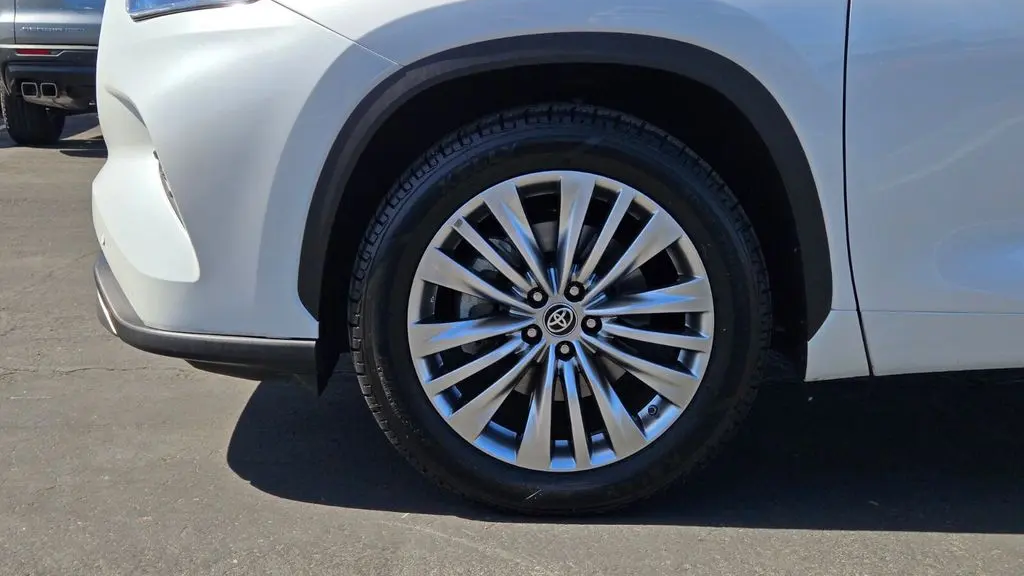 2024 Toyota Highlander Platinum