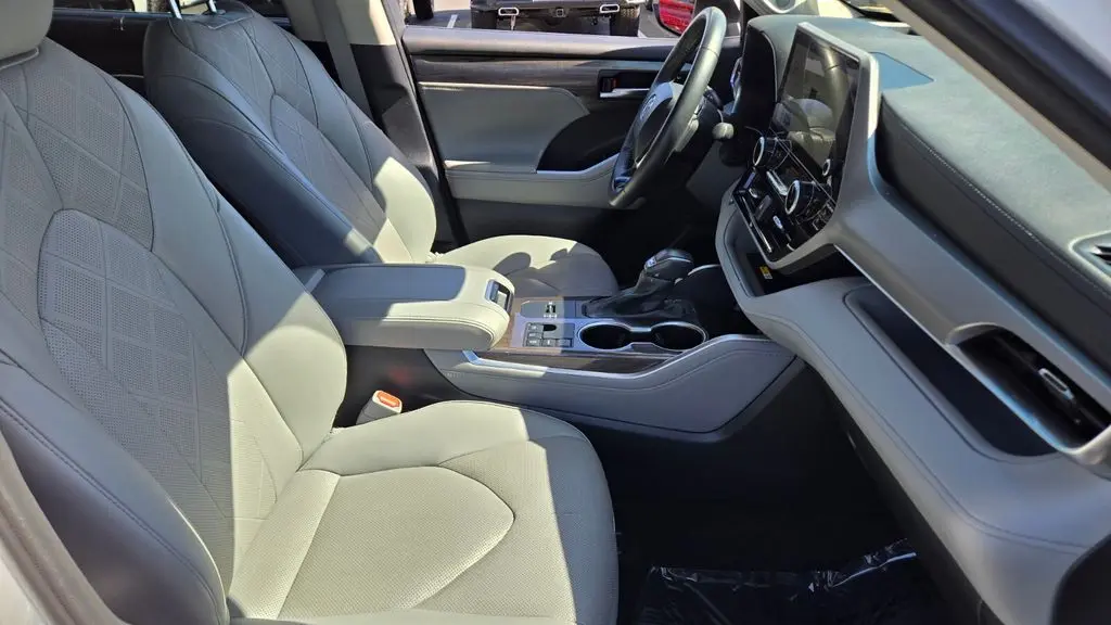 2024 Toyota Highlander Platinum