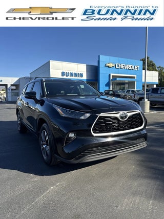 2023 Toyota Highlander with Midnight Black Metallic Exterior