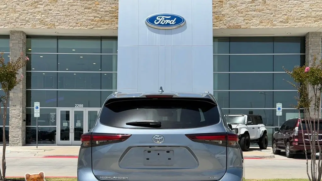 2024 Toyota Highlander LE
