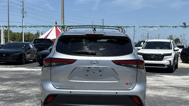 2023 Toyota Highlander LE