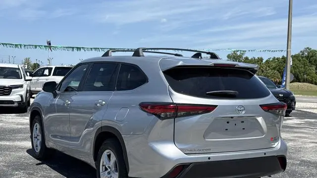 2023 Toyota Highlander LE