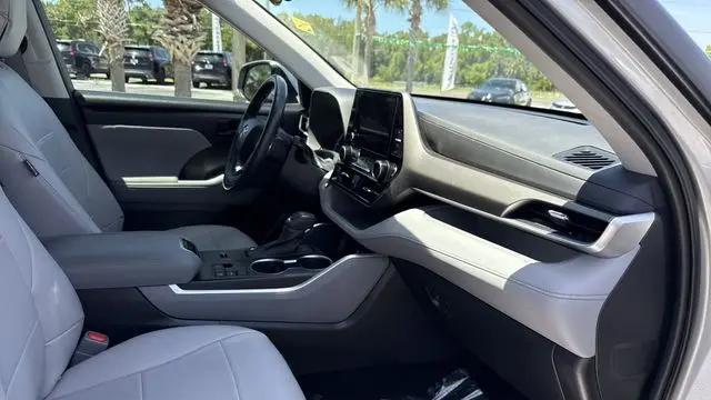 2023 Toyota Highlander LE