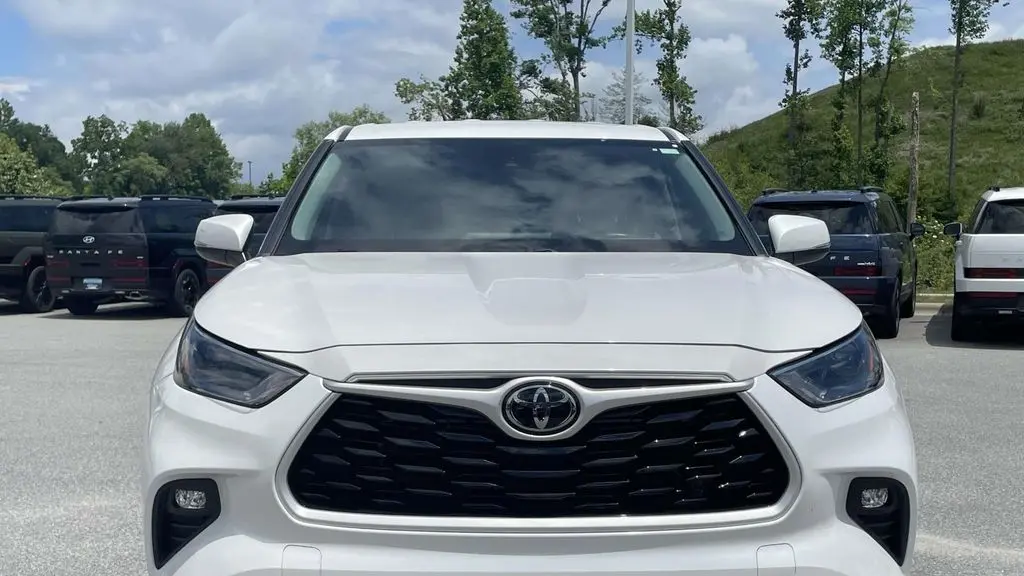 2023 Toyota Highlander LE