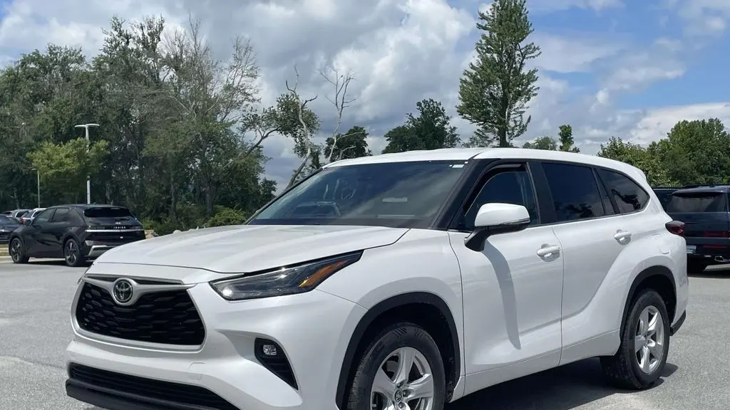 2023 Toyota Highlander LE