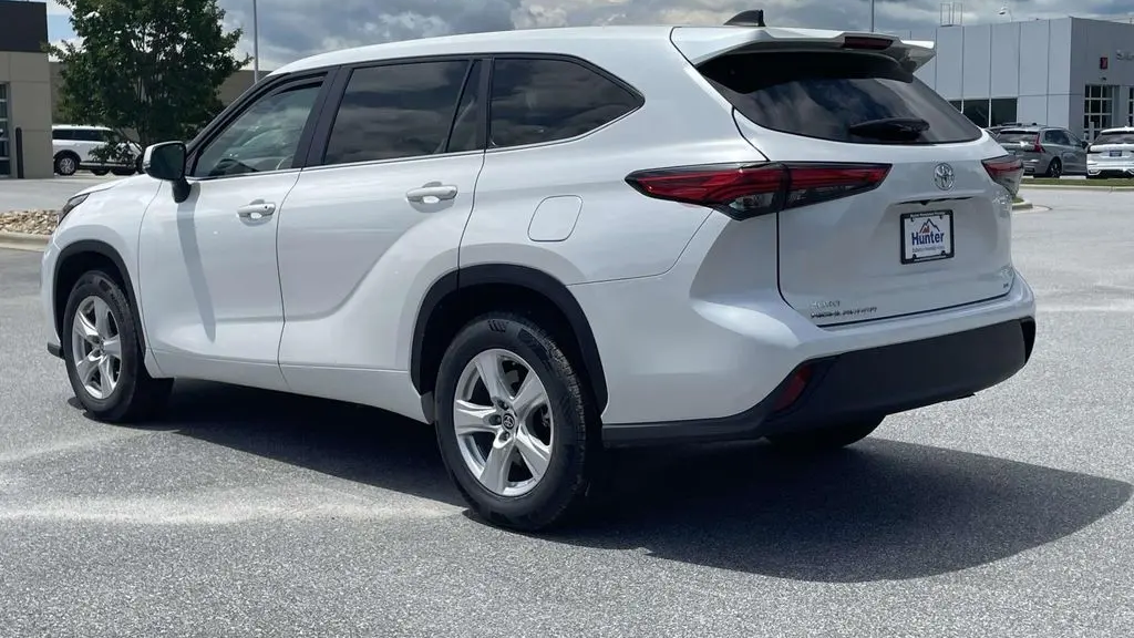 2023 Toyota Highlander LE