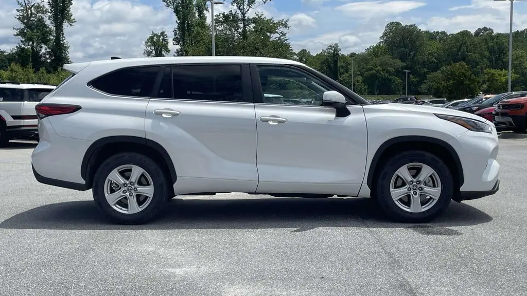 2023 Toyota Highlander LE