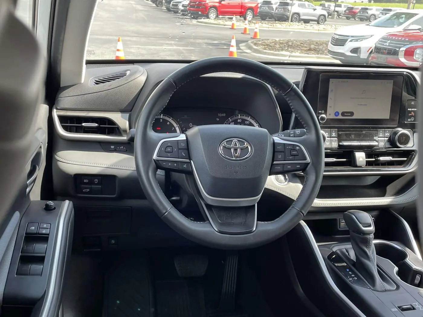 2023 Toyota Highlander - $32,950