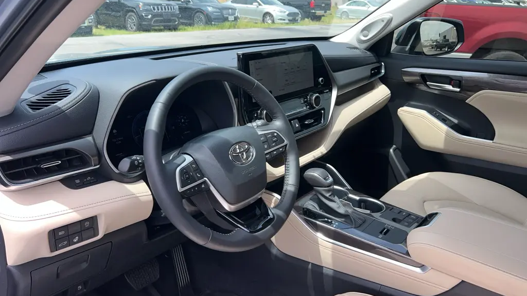 2023 Toyota Highlander LE