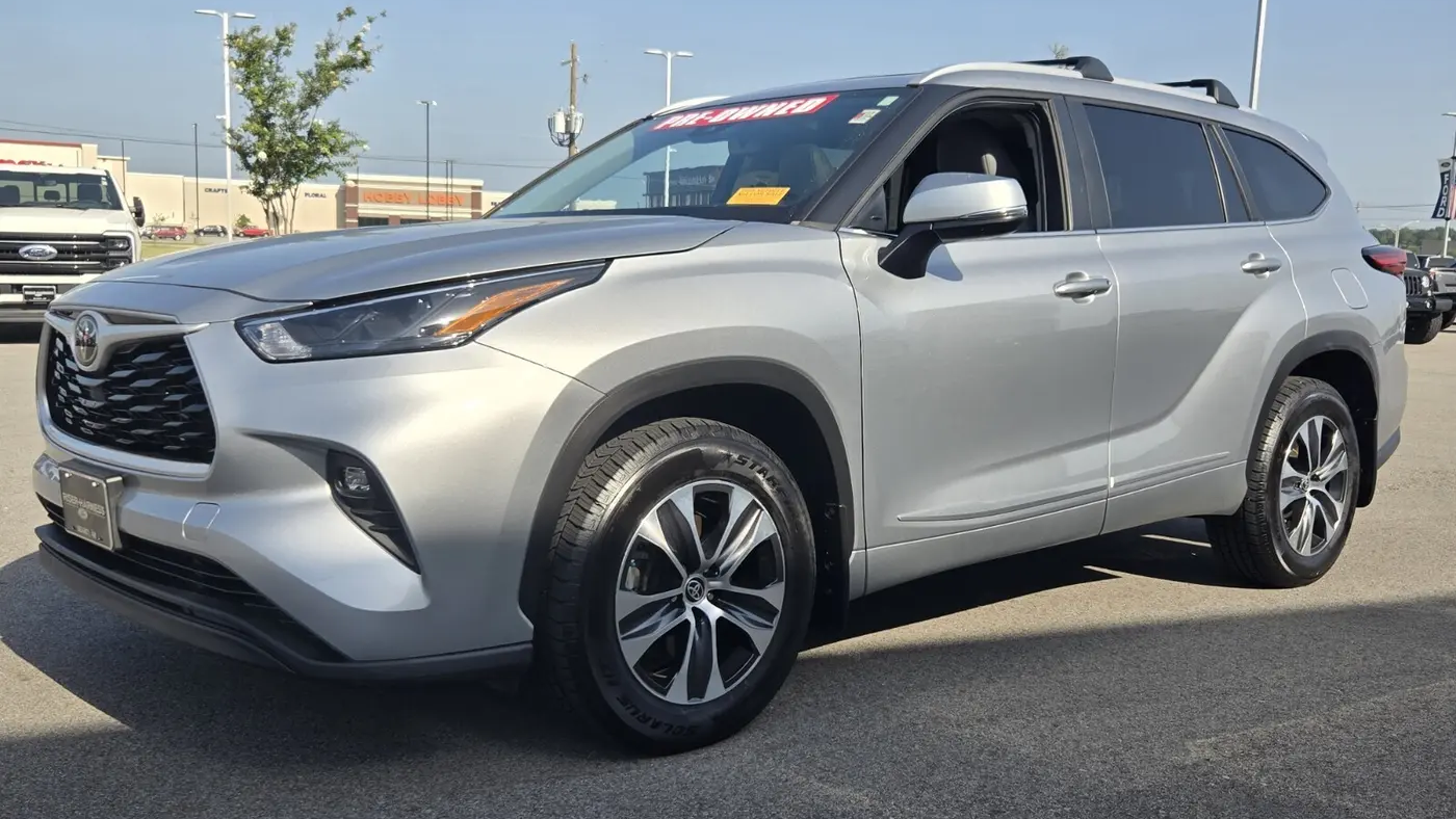 2023 Toyota Highlander LE