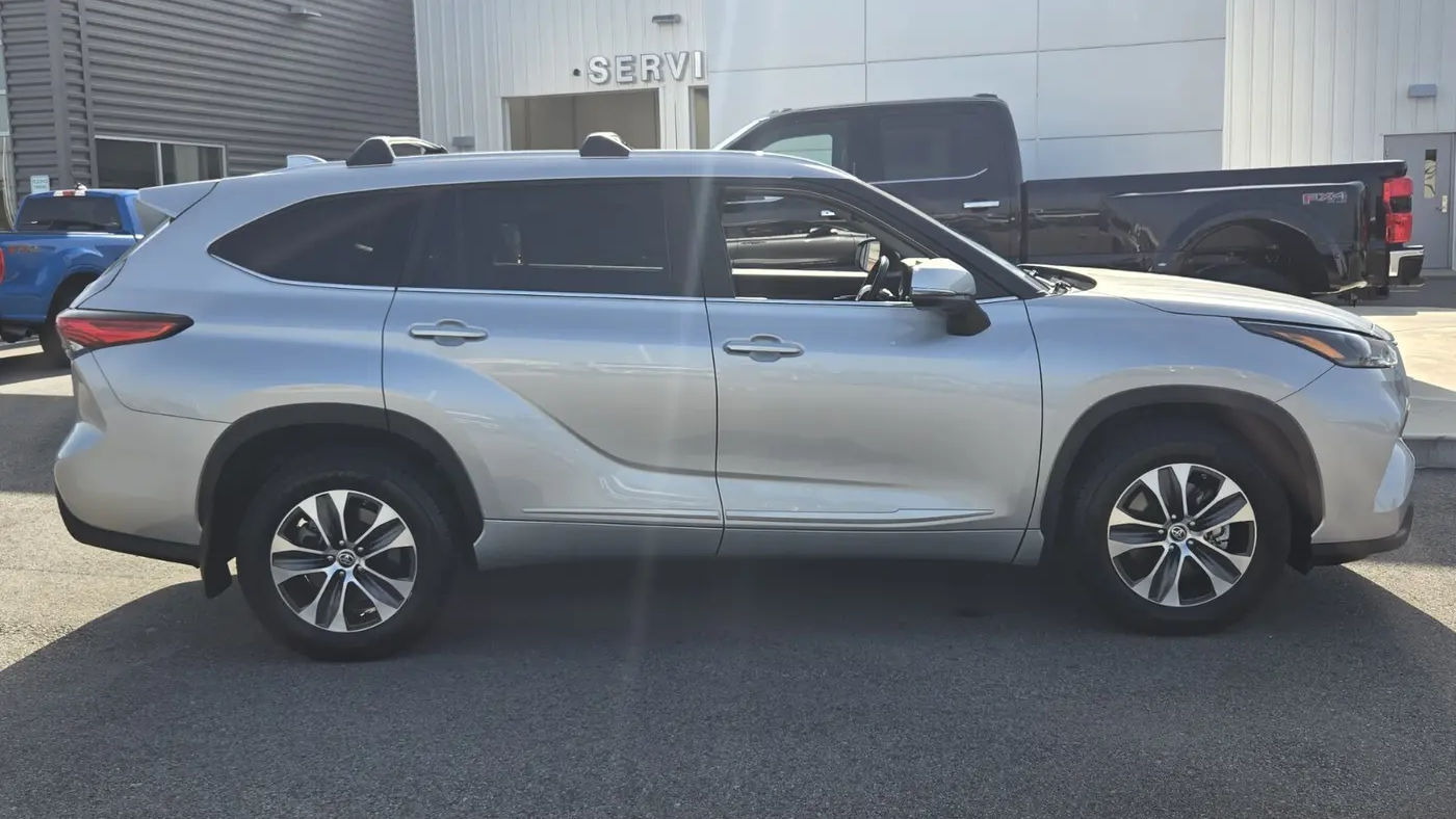 2023 Toyota Highlander LE
