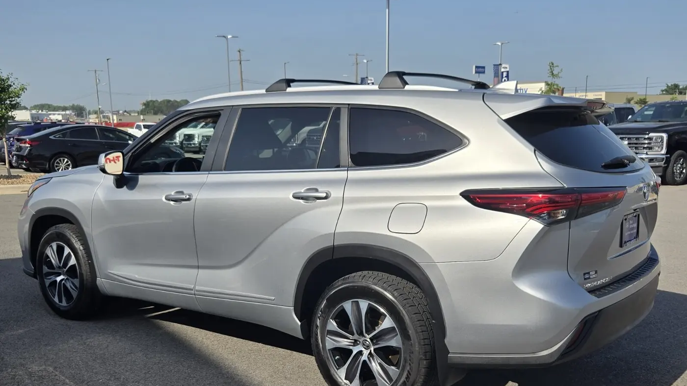 2023 Toyota Highlander LE