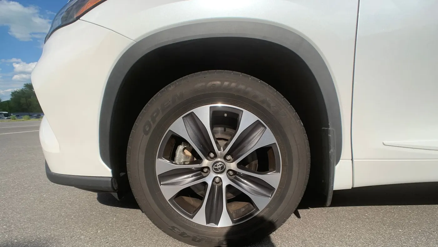 2023 Toyota Highlander LE