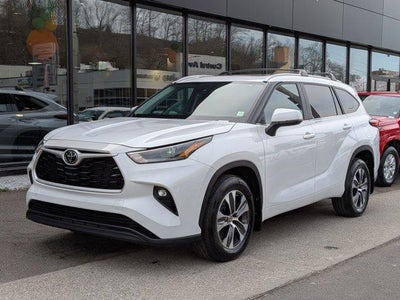 Photo of a 2023 Toyota Highlander AWD L 4DR SUV for sale