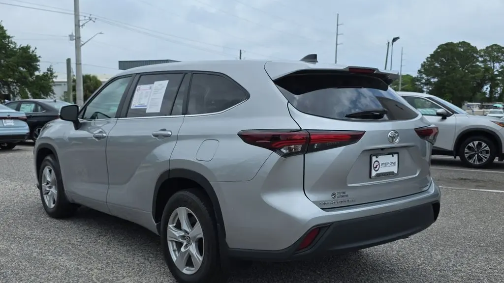 2024 Toyota Highlander LE