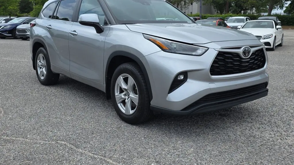 2024 Toyota Highlander LE