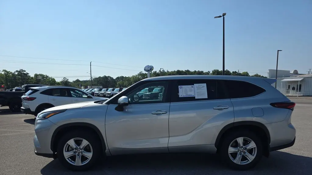 2024 Toyota Highlander LE