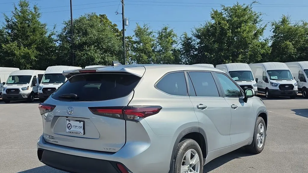 2024 Toyota Highlander LE