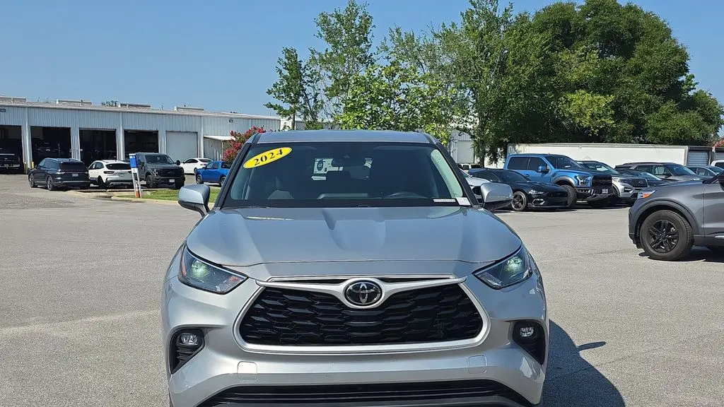 2024 Toyota Highlander LE