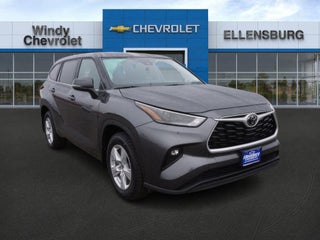 2024 Toyota Highlander with Magnetic Gray Metallic Exterior