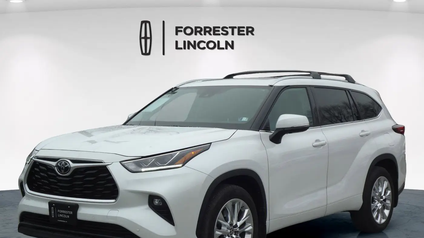 2024 Toyota Highlander LE