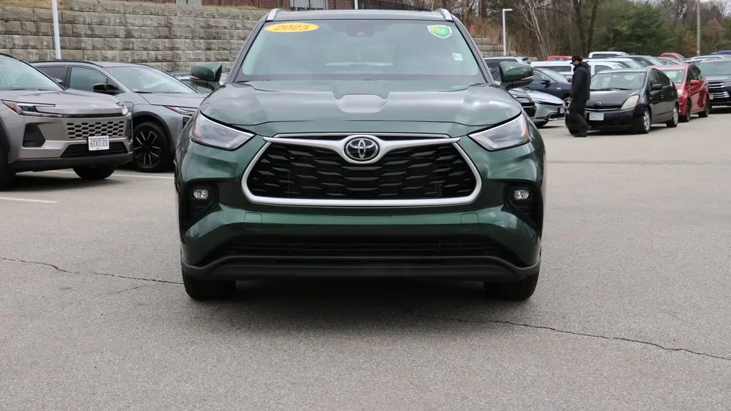 2025 Toyota Highlander LE