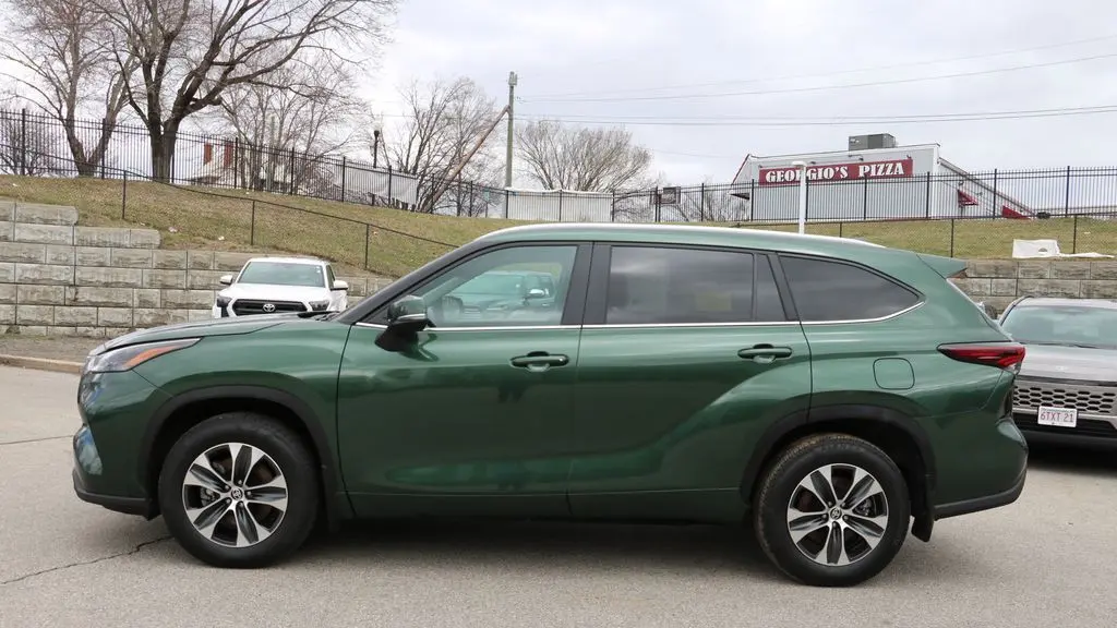 2025 Toyota Highlander LE