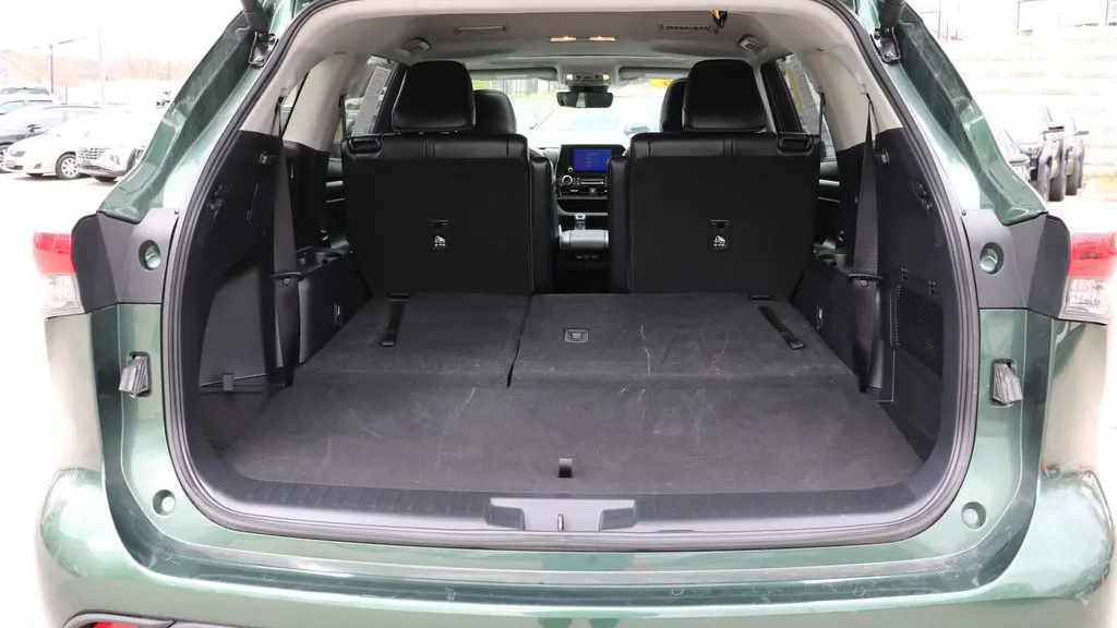 2025 Toyota Highlander LE