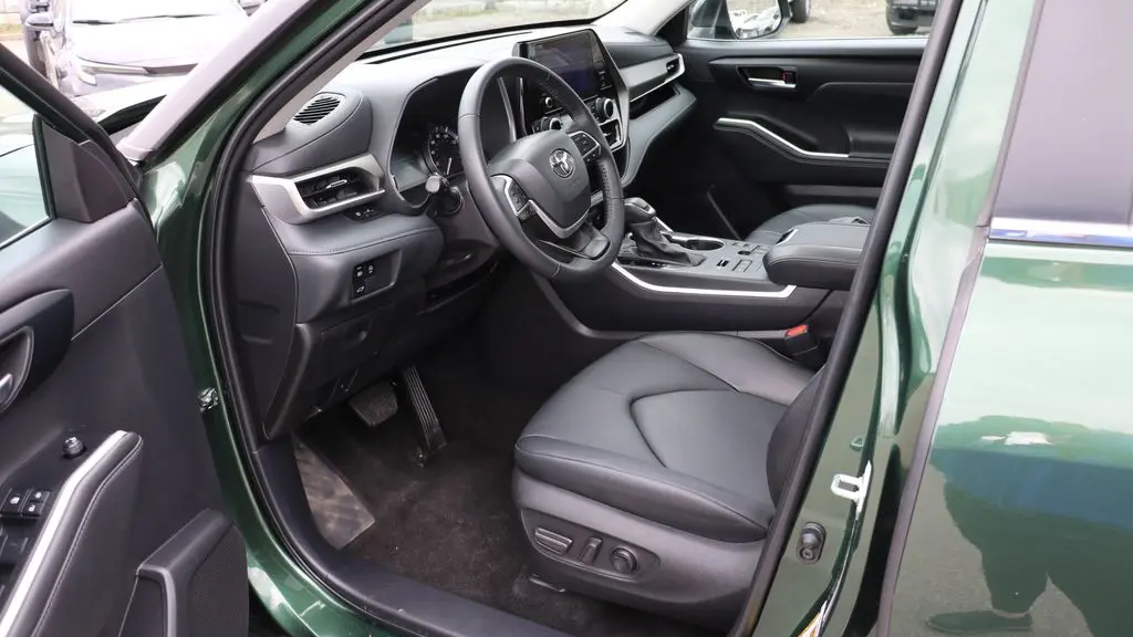 2025 Toyota Highlander LE