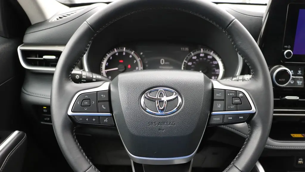 2025 Toyota Highlander LE